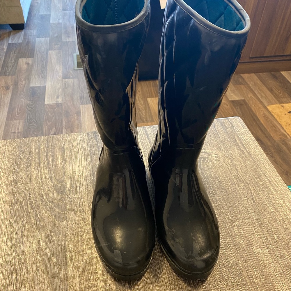 Black Rainboots